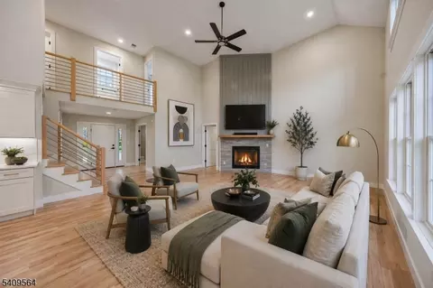 29 Bracken Hill Rd, Hamburg, NJ 07419