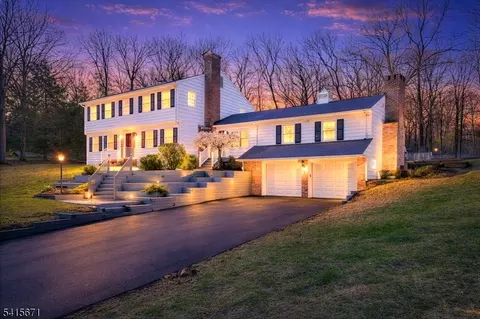 54 Robin Glen Rd, Watchung, NJ 07069
