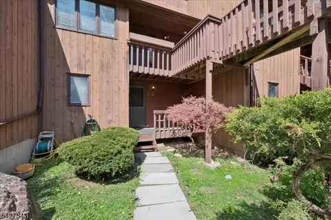 15 Village Way #4, Vernon, NJ 07462