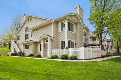 9 Sussex Ct, Bedminster, NJ 07921