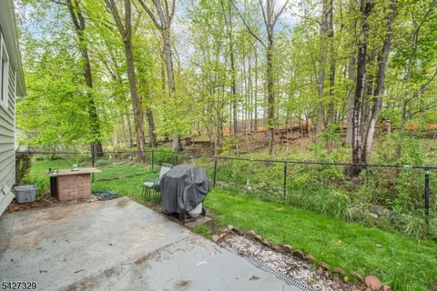 Exterior - 10 Evers Ct, Wayne, NJ 07470 photo 4 of 5