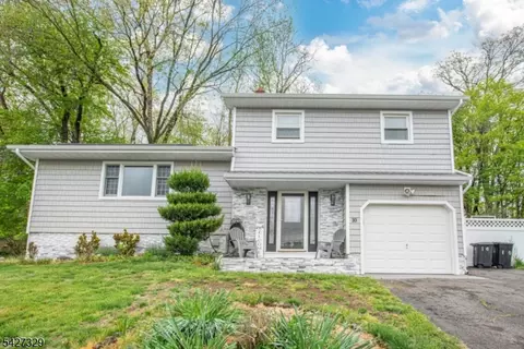 10 Evers Ct, Wayne, NJ 07470