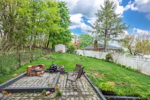 Exterior - 10 Evers Ct, Wayne, NJ 07470 photo 3 of 5