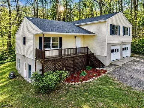 10 Glenn Ave, Glen Gardner, NJ 08826