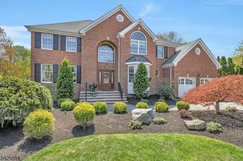 15 Fieldstone Ct, East Hanover, NJ 07936