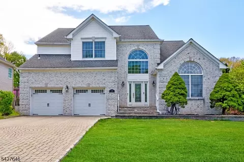 30 Baybury Ct, East Hanover, NJ 07936
