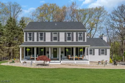 16 Joan Dr, Stanhope, NJ 07874