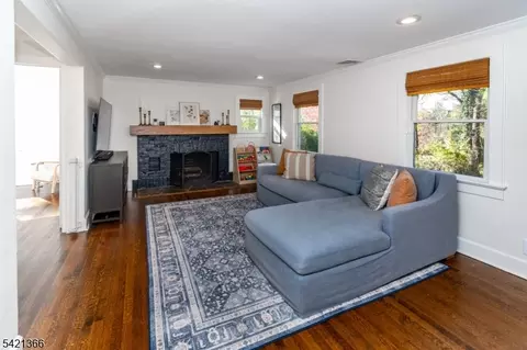 6 Cape Ct, Millburn, NJ 07041 photo 5