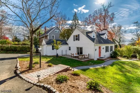 6 Cape Ct, Millburn, NJ 07041 photo 2