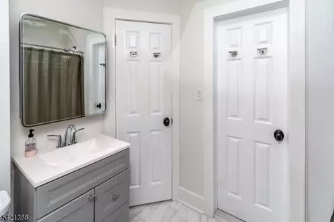 6 Cape Ct, Millburn, NJ 07041 photo 17