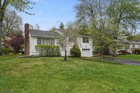 34 Berkshire Dr, Berkeley Heights, NJ 07922