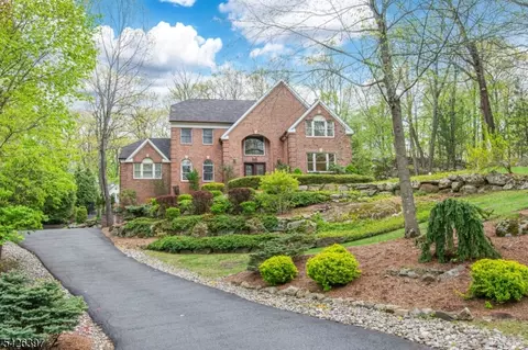 11 Surrey Ln, Sparta, NJ 07871