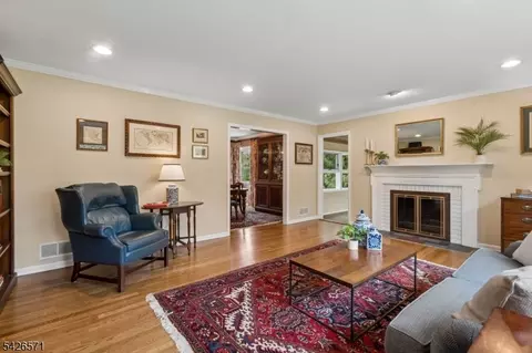 27 Hillside Ter, Summit, NJ 07901 photo 4