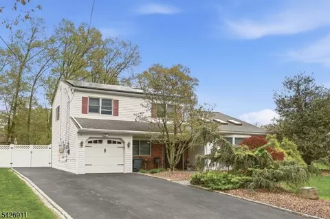 4 Winfield Dr, Parsippany, NJ 07054
