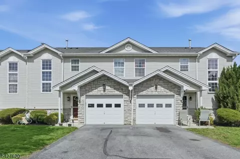 4 Mulberry Ln, Hamburg, NJ 07419