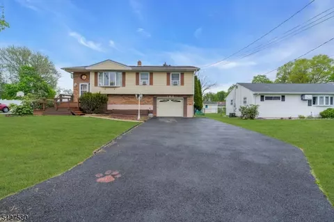 106 Louis Ln, Hackettstown, NJ 07840