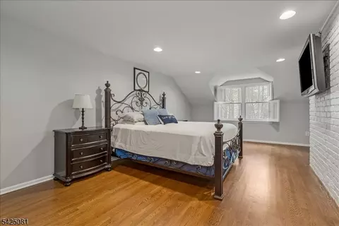 Bedroom - 71 Tree Top Dr, Springfield, NJ 07081 photo 1 of 4