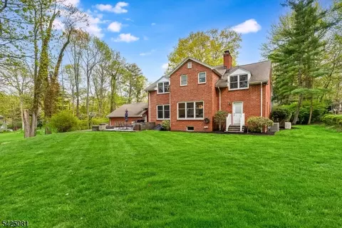 Exterior - 71 Tree Top Dr, Springfield, NJ 07081 photo 3 of 3