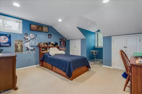 Bedroom - 71 Tree Top Dr, Springfield, NJ 07081 photo 3 of 4