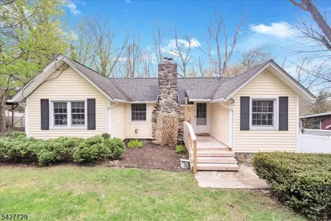 109 Grandview Rd, Highland Lakes, NJ 07422