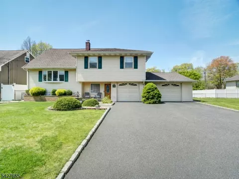 26 Epping Dr, Kenilworth, NJ 07033