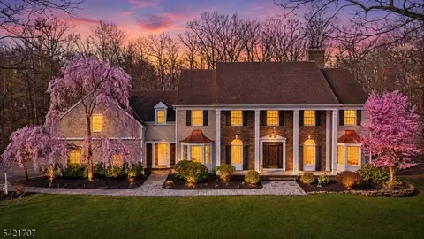 3 Lockwood Dr, Bridgewater, NJ 08807