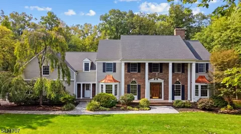 3 Lockwood Dr, Bridgewater, NJ 08807