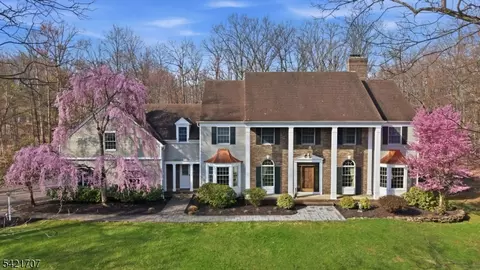 3 Lockwood Dr, Bridgewater, NJ 08807