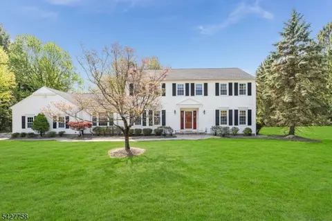 6 Lakeview Ln, Hampton, NJ 08827