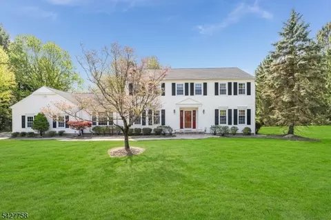 6 Lakeview Ln, Hampton, NJ 08827