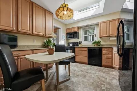 Kitchen - 66 Warwick Cir, Springfield, NJ 07081 photo 2 of 2