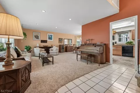 Entry Way - 66 Warwick Cir, Springfield, NJ 07081 photo 1 of 5