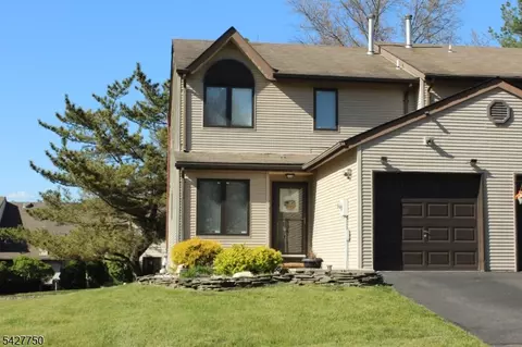 25 Holly Ct, Flemington, NJ 08822