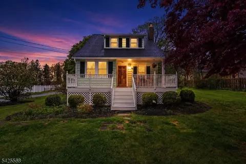 7 Shores Rd, Randolph, NJ 07869
