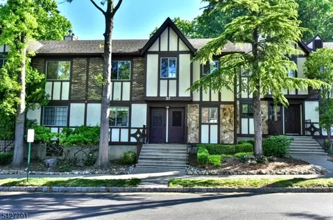 3707 Mark Twain Way, Mahwah, NJ 07430