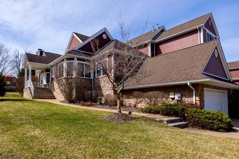 1 Turnberry Ln, Hamburg, NJ 07419