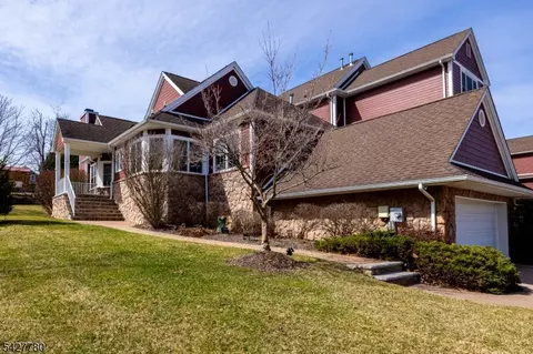 1 Turnberry Ln, Hamburg, NJ 07419