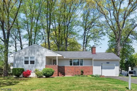153 8th St, Piscataway, NJ 08854