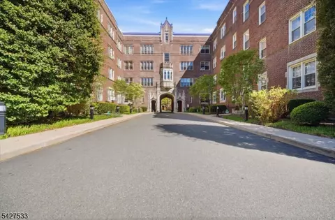133 Summit Ave #43, Summit, NJ 07901
