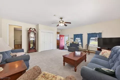 126 Jay Pl, Middlesex, NJ 08846 photo 9