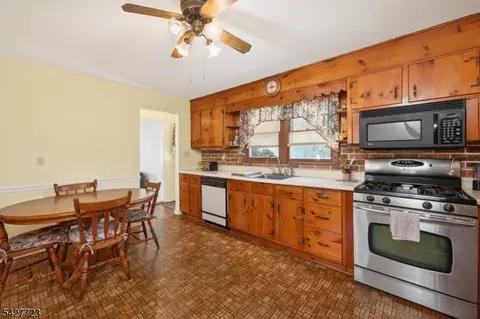 126 Jay Pl, Middlesex, NJ 08846 photo 10