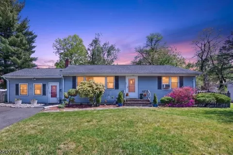 126 Jay Pl, Middlesex, NJ 08846 photo 4