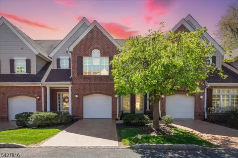 29 Schmidt Cir, Watchung, NJ 07069
