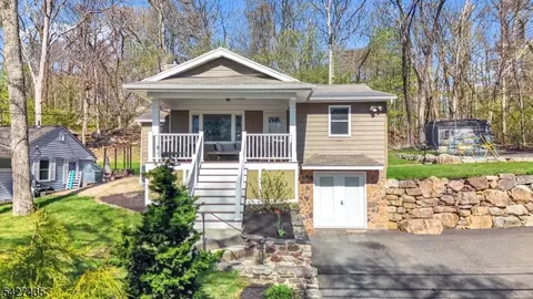 1 Pathfinder Trl, Wharton, NJ 07885
