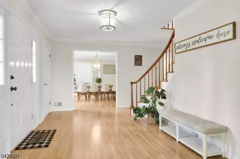 16 Lenape Ct, Basking Ridge, NJ 07920