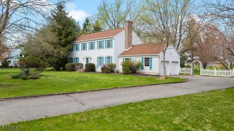2 Rittenhouse Cir, Flemington, NJ 08822