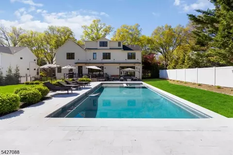 13 Robert Dr, Chatham Twp, NJ 07928