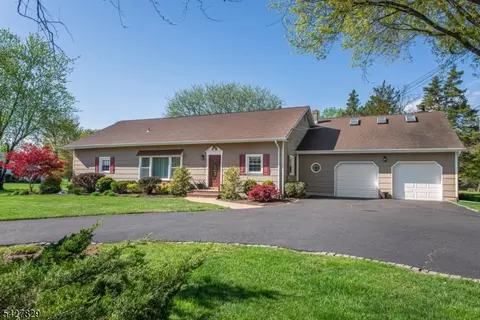 18 Stonewyck Dr, Hillsborough, NJ 08844