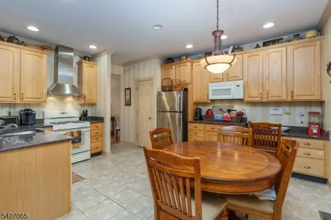 59 Spring Hill Cir, Wayne, NJ 07470 photo 12
