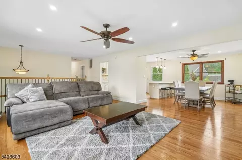 2 Marc Ct, Edison, NJ 08820 photo 5